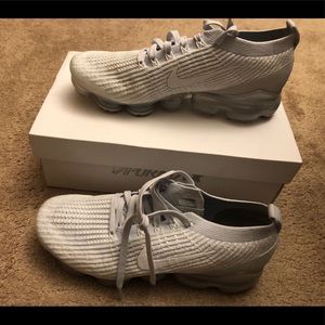 SIZE 11***WOMEN'S/ MENS 9.5NIKE VAPORMAX FLYKNIT 3